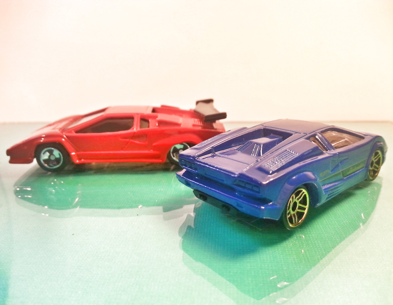 Illustration for article titled Lamborghini Countach: Hot Wheels vs Maisto (Diecast Review)